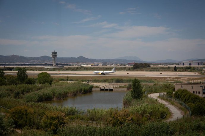 Archivo - Arxiu - Un avió a l'Aeroport de Josep Tarradellas Barcelona-el Prat 