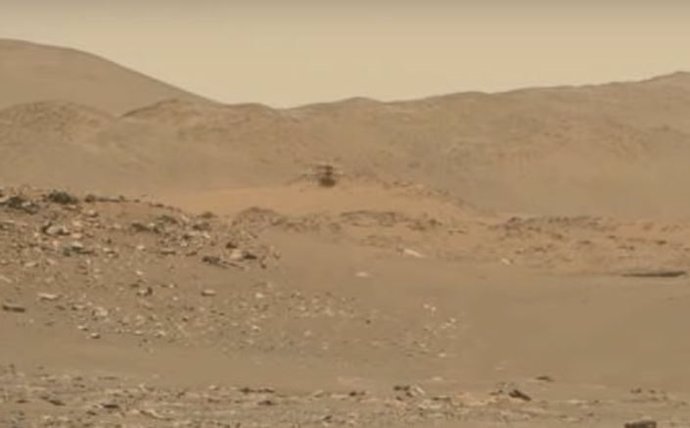 Helicóptero Ingenuity captado volando en Marte por el rover Perseverance