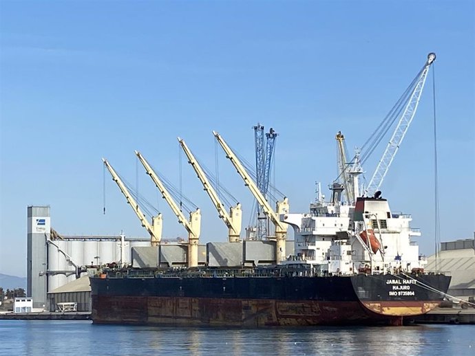 El Port de Tarragona consigue un récord de carga de alfalfa, con 47.141 toneladas