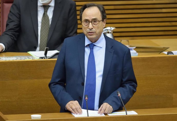 El conseller de Hacienda, Vicent Soler, en Corts
