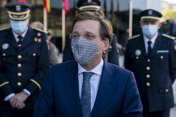 Archivo - El alcalde de Madrid, José Luis Martínez-Almeida, durante su visita a la nueva Unidad Integral de Distrito (UID) de la Policía Municipal en Hortaleza, a 19 de octubre de 2021, en Madrid, (España). Esta nueva UID de la Policía Municipal ha sido