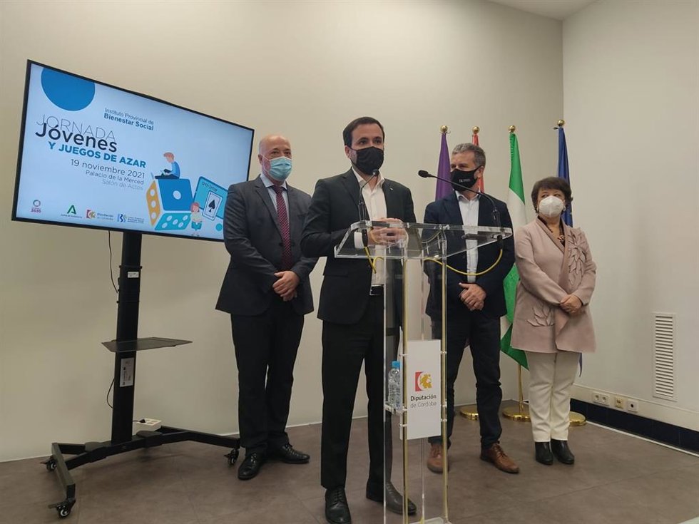 Garzón interviene en la rueda de prensa en Córdoba.