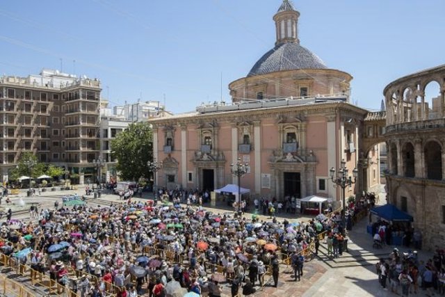 Archivo - Plaza de la Virgen durante el Besamanos de 2019, el último antes de la pandemia