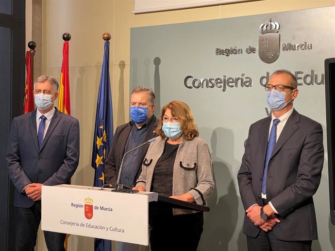 La consejera de Educación, María Isabel Campuzano, comparece en rueda de prensa para presentar el nuevo currículo de Primaria.