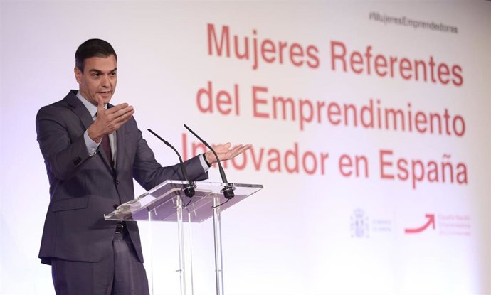 El presidente del Gobierno, Pedro Sánchez, clausura el acto organizado por el alto comisionado para España Nación Emprendedora con motivo del Día Internacional de la Mujer Emprendedora, en el Museo del Traje.