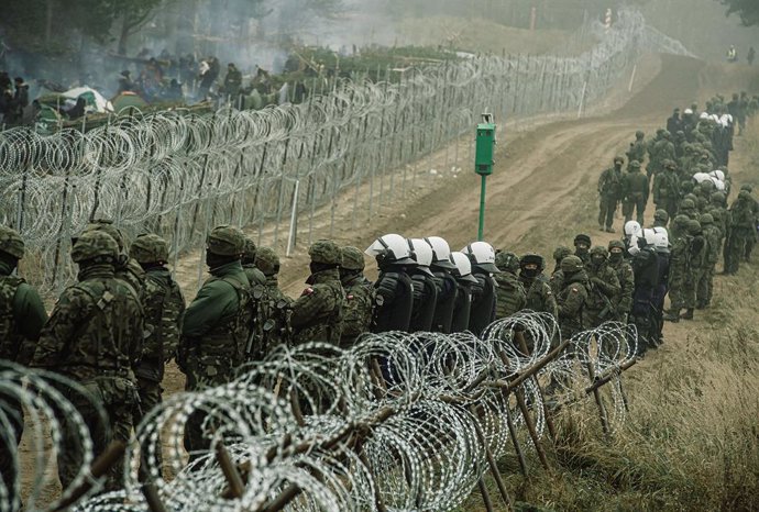 Soldats polonesos custodien la frontera amb Bielorússia 