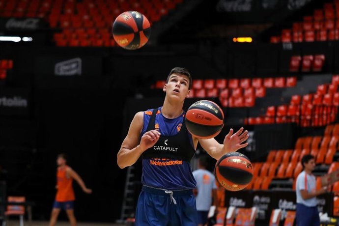 Archivo - Jaime Pradilla of Valencia Basket in action