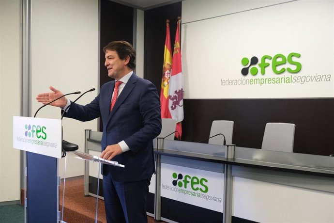 Mañueco en la sede de FOES en Segovia.