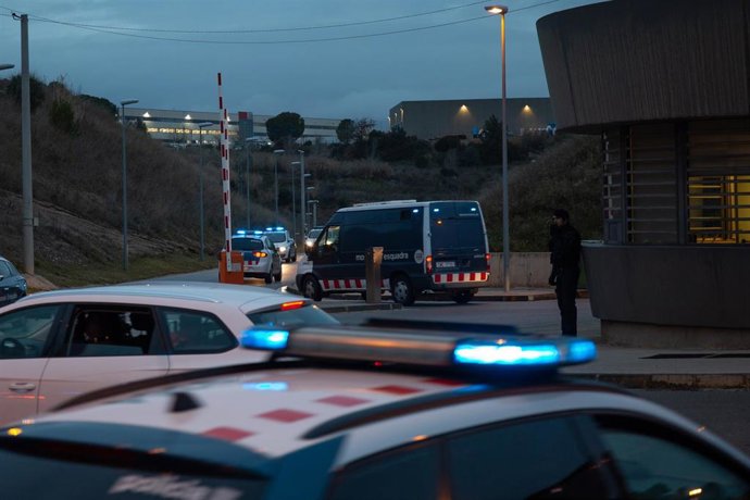 Archivo - Los nueve presos soberanistas llegan en furgones de los Mossos d'Esquadra a la cárcel de Brians 2, en Sant Esteve Sesrovires (Barcelona), en una imagen de archivo