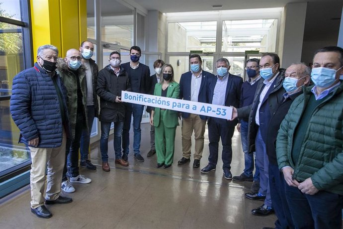 La conselleira de Infraestruturas, Ethel Vázquez, se reúne con el alcalde de Lalín y representantes de los ayuntamientos de la traza de la AP-53 para presentar el resultado del estudo sobre el coste de las mismas bonificaciones que la AP-9