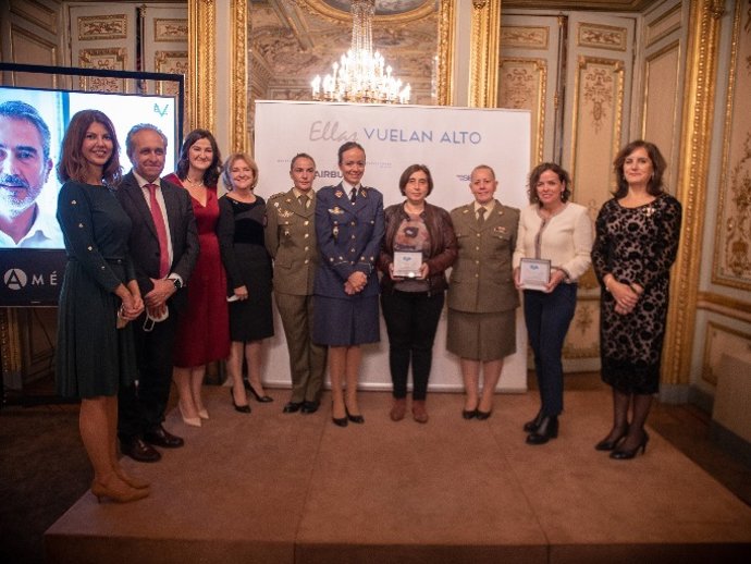 Ellas Vuelan Alto premia a Enaire por su apuesta en el impulso de políticas de igualdad de género.