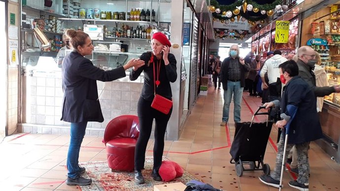 La obra 'Emma i el pinzell' en el Mercat de Pere Garau, Palma.