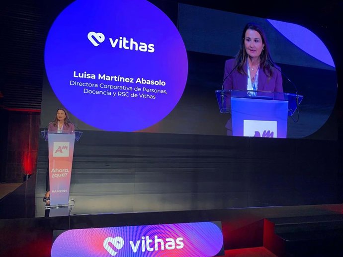 Luisa Martínez Abásolo, directora corporativa de Personas, Docencia y RSC de Vithas, durante su intervención