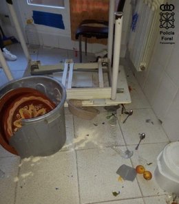 Daños provocados en la vivienda por el menor detenido.