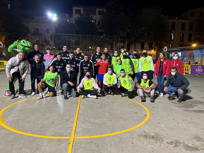 Participantes en la primera jornada del programa 'IME als barris' de Cort.