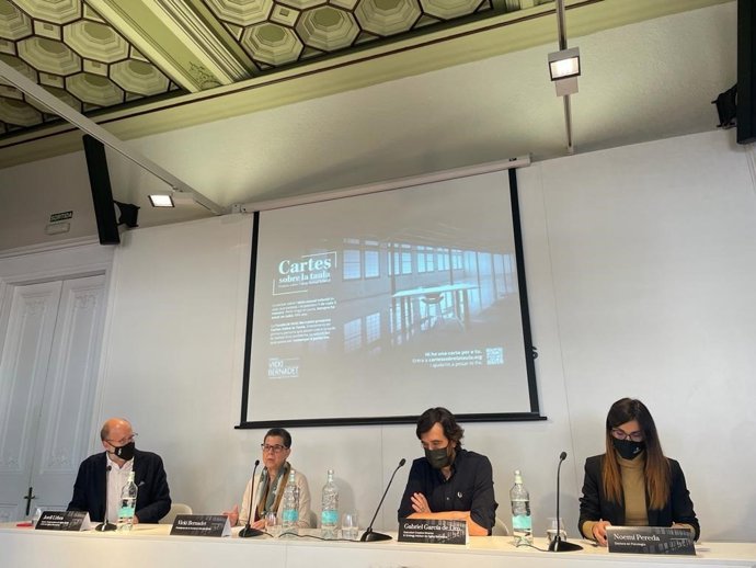 La fundadora de la entidad, Vicki Bernadet; la doctora en Psicología Noemí Pereda; el CEO de Ogilvy Barcelona, Jordi Urbea, y el Executive Creative Director & Strategy Advisor de Ogilvy Barcelona, Gabriel García de Oro.