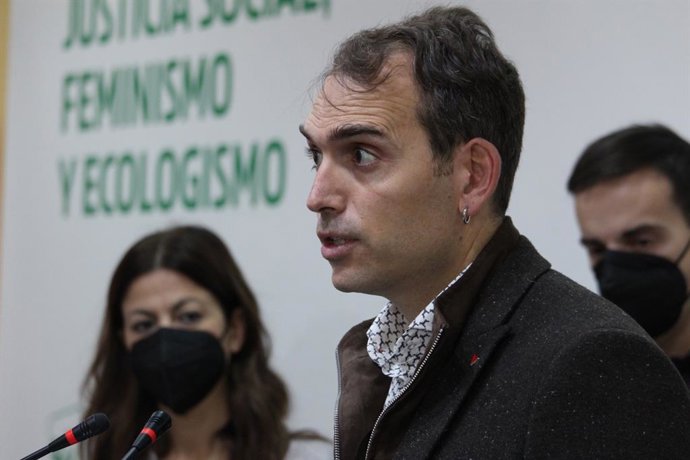 El coordinador de IU en Andalucía y portavoz de Unidas Podemos por Andalucía, Toni Valero, este viernes en rueda de prensa.