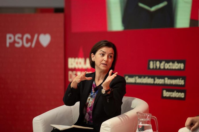 Archivo - La portavoz del PSOE en el Senado y exportavoz del PSC en el Parlament, Eva Granados, interviene en la inauguración de la Escuela de Otoño del PSC, a 8 de octubre de 2021, en Barcelona, Cataluña, (España). La Escuela de Otoño del PSC reúne a l
