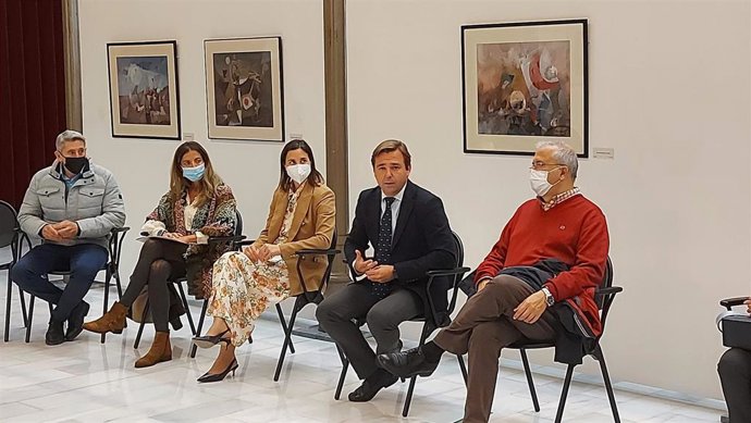 Repullo (2 dcha.), durante la presentación de de los presupuestos de la Junta al sector de la cultura de Córdoba.