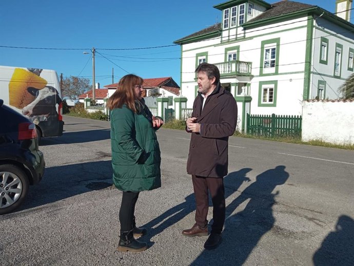 El diputado de Ciudadanos en la Junta General del Principado, Luis Fanjul, visita la localidad de Ballota, en Cudillero.