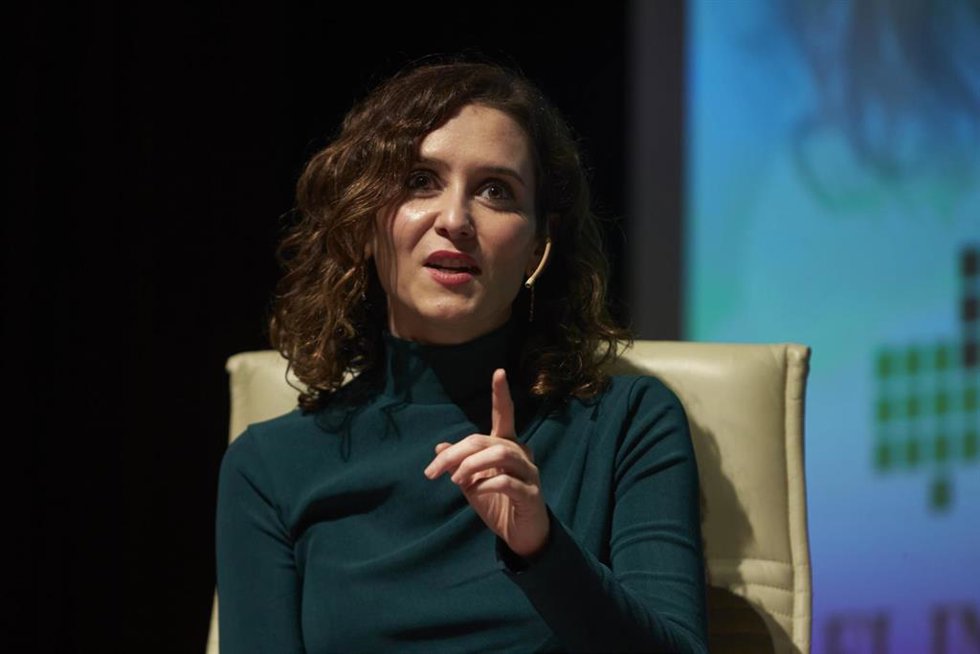 La presidenta de la Comunidad de Madrid, Isabel Díaz Ayuso, durante la charla coloquio de El Independiente 19 de noviembre de 2021 en Fundación Cajasol en Sevilla (Andalucía, España)