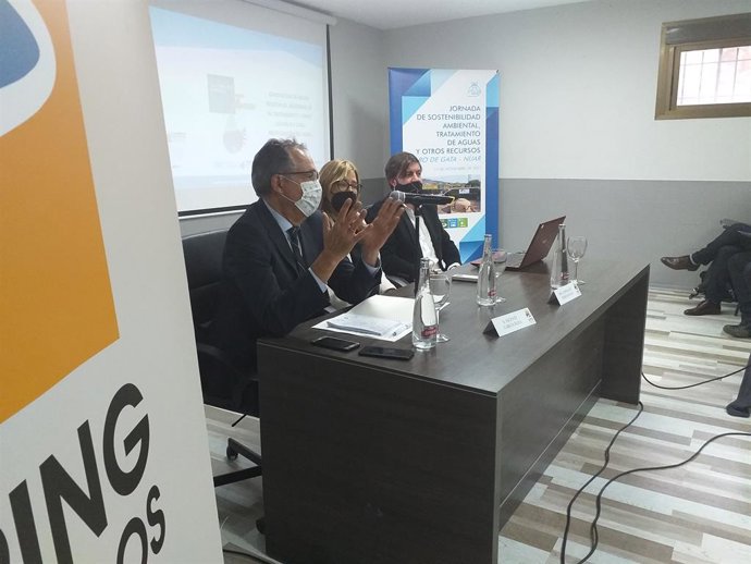 Vicente García Egera inaugura la jornada sobre desarrollo sostenible en el camping Los Escullos