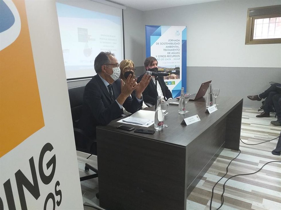 Vicente García Egera inaugura la jornada sobre desarrollo sostenible en el camping Los Escullos