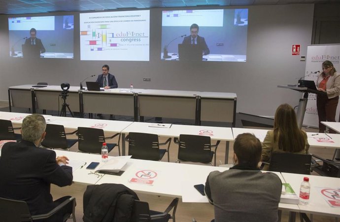 El Responsable Del  Área De Educación Financiera  Del  Grupo Unicaja, José Antonio Díaz Campos, En El Marco De La Clausura Del Congreso De Educación Financiera