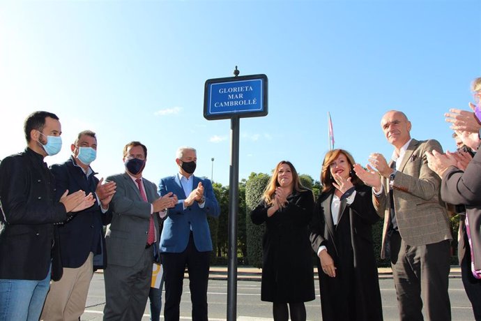 Inauguración de la glorieta dedicada en el Distrito Sur a la activista Mar Cambrollé.