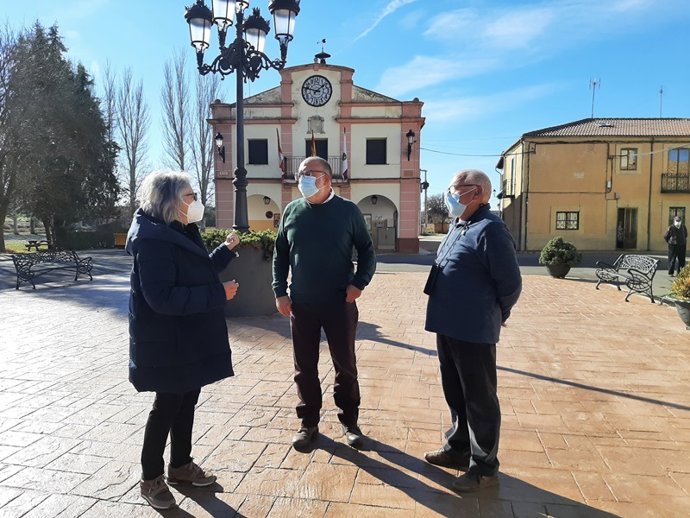 Visita del subdelegado, Miguel Latorre, a Valdenebro.
