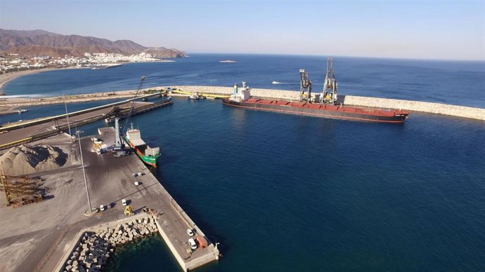Puerto de Carboneras (Almería).