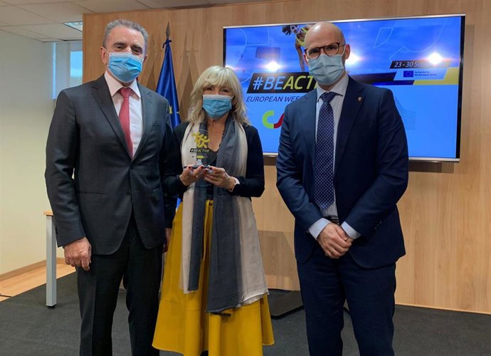 De izquierda a derecha: José Manuel Franco, presidente del Consejo Superior de Deportes; la concejala delegada de Servicios Sociales, Acción Comunitaria y Deporte, María Caballero, y el concejal especial de Juventud y Deporte, Fernando Aranguren