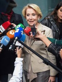 Esperanza Aguirre asegura estar "muy tranquila" y "contenta" tras rechazar la jueza investigarla por malversación