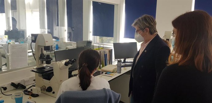 La conselleira do Mar, Rosa Quintana, ha visitado este viernes el centro que el Instituto Portugués do Mar e da Atmosfera (IPMA) tiene en Algés, en el distrito de Lisboa