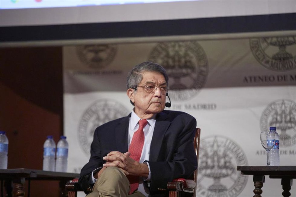 Archivo - El autor nicaragüense Sergio Ramírez en un encuentro literario, en una imagen de archivo.