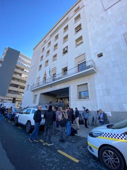 Expectación mediática ante la Audiencia de Huelva con motivo del juicio contra Bernardo Montoya por el crimen de Laura Luelmo.