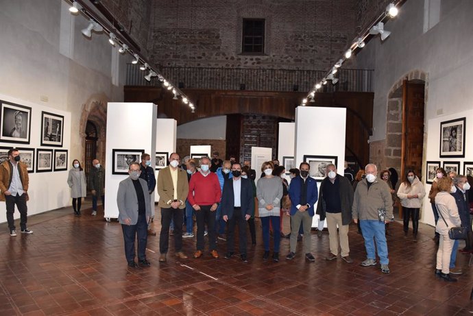 Inauguración de la exposición fotográfica 'Noticias desde Bobo Dioulasso' en Talavera