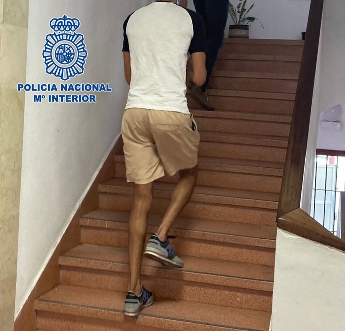 Uno de los detenidos en Santa Cruz de La Palma por estrangular y robar a un hombre