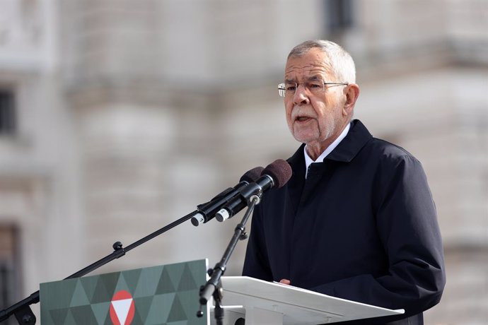 26 October 2021, Austria, Vienna: Austrian President Alexander Van der Bellen delivers an address during a swearing-in ceremony for recruits, as part of the national holiday celebration in Vienna. Photo: Florian Wieser/APA/dpa