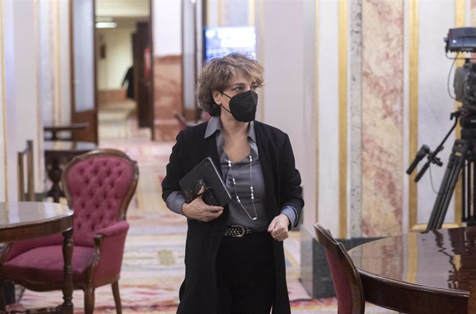 La vicepresidenta tercera del Congreso de los Diputados, Gloria Elizo, se dirige a una reunión de la Mesa del Congreso de los Diputados, en el Salón de Ministros, a 3 de noviembre de 2021, en Madrid, (España).