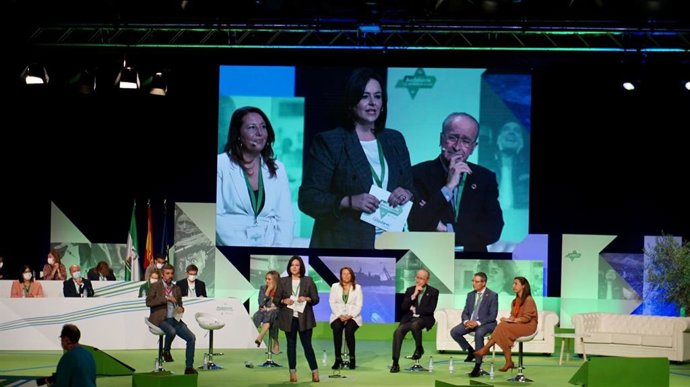 Virginia Pérez en el congreso regional del PP