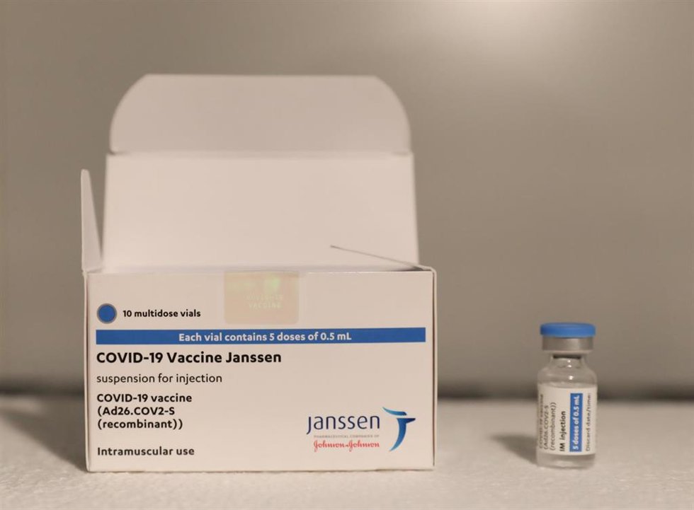 Archivo - Un vial de la vacuna de Janssen contra el Covid-19