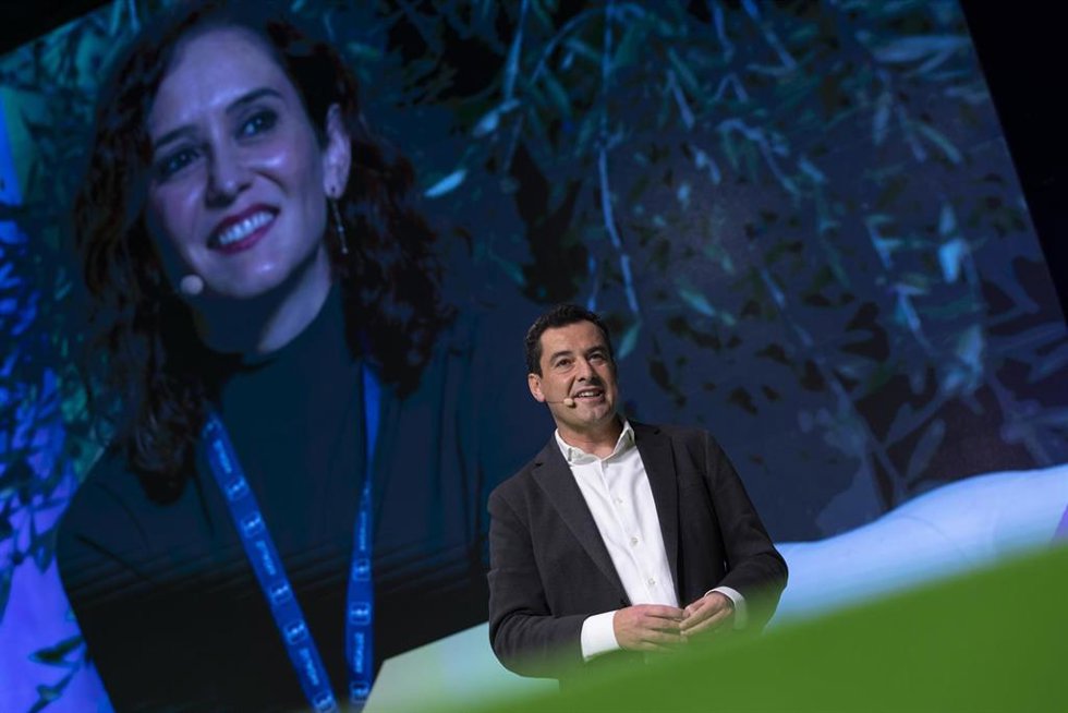 El presidente de la comunidad de Andalucía, Juanma Moreno, en su intervención en el XVI Congreso Autonómico del PP Andaluz que se desarrollará este fin de semana en el Palacio de Congreso de Granada bajo el lema 'Andalucía, el cambio funciona' 