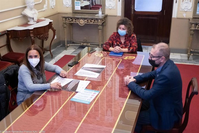 Reunión del Ayuntamiento de Cádiz con la Asociación Andaluza de Supervivientes por Suicidio de un Ser Querido (Ubuntu).