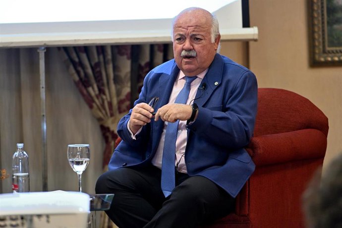 El consejero de Salud y Familias, Jesús Aguirre, participa en los encuentros informativos de Europa Press Andalucía a 18 de noviembre 2021 en Jaén (Andalucía)