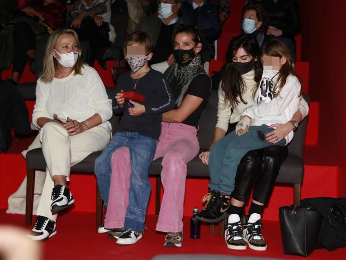 ELSA PATAKY Y SUS HIJOS