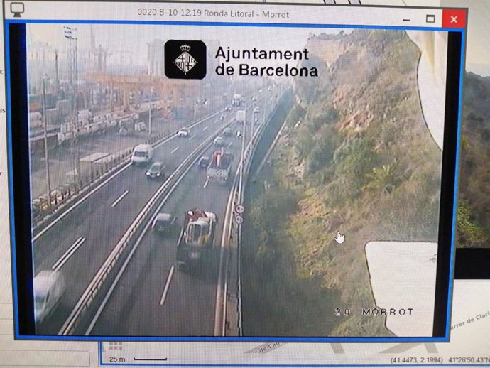 Retencions en la ronda Litoral de Barcelona per una marxa lenta de transportistes