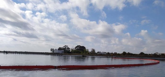 Simulacro contra la contaminación marina en el Puerto de Huelva.