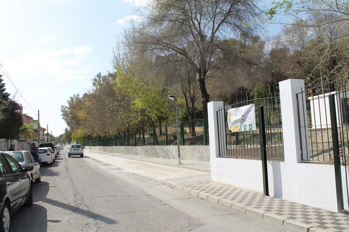 Accesos al parque de Los Manantiales