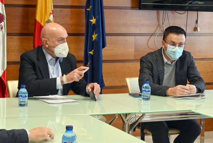 Carnero y González, durante la reunión de trabajo.